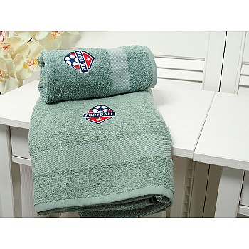 Bombažna frotirna brisača Adria z vezenino nogomet 70x140 - Zelena